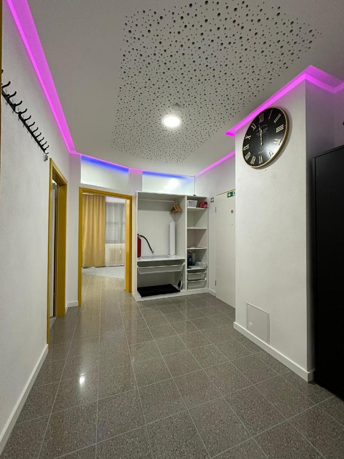 Modern Apartments Neuburg U - Top - 2 Zimmer, Komfort, Zentrum, Wi-Fi, Smart Tv, Stellplatz, Kueche Neuburg an Der Donau Eksteriør billede