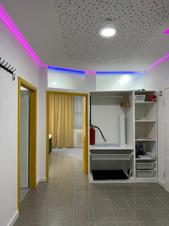 Modern Apartments Neuburg U - Top - 2 Zimmer, Komfort, Zentrum, Wi-Fi, Smart Tv, Stellplatz, Kueche Neuburg an Der Donau Eksteriør billede